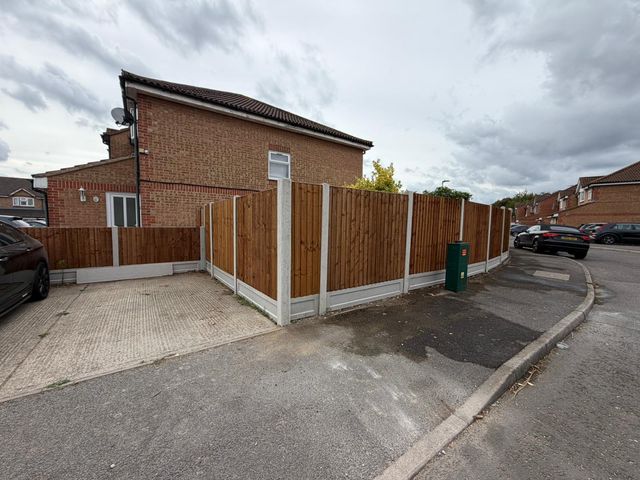 New closeboard fencing on concrete posts curving around a corner plot